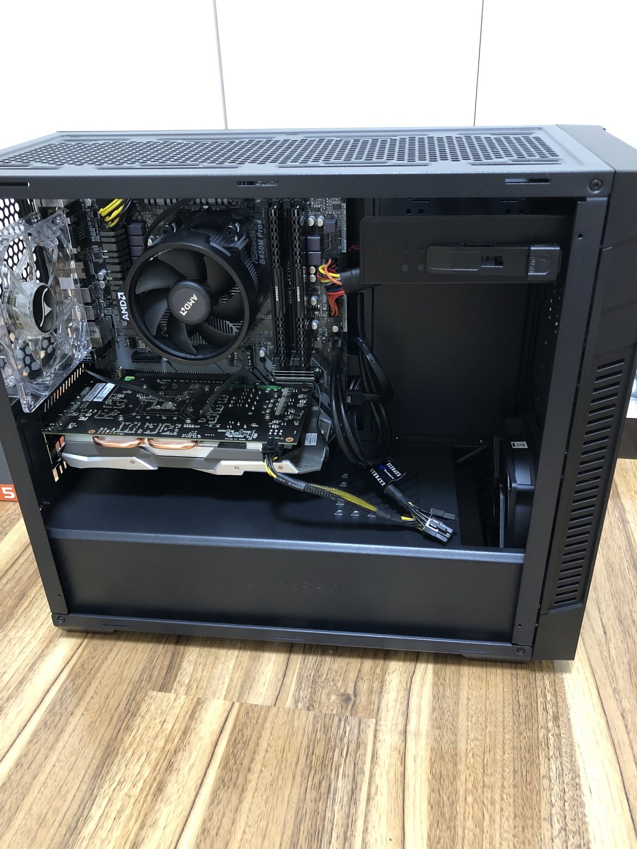 組み立て途中のPC